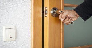 Установка дверей Усть-Джегута цена от 1329 руб.